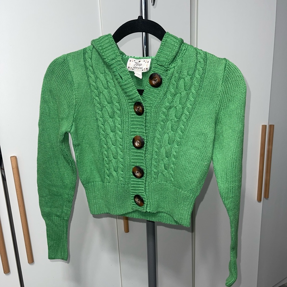 This cute sweater for the cold girl size.